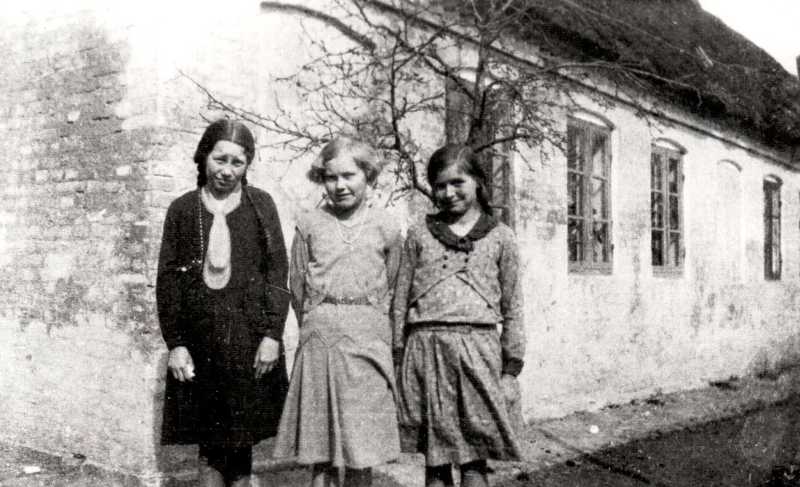 1931 Lokalhistorisk B2051. Mon ikke det er Inga Kusk 16 år, Petri Kusk 15 år og Elly Kusk 12 år