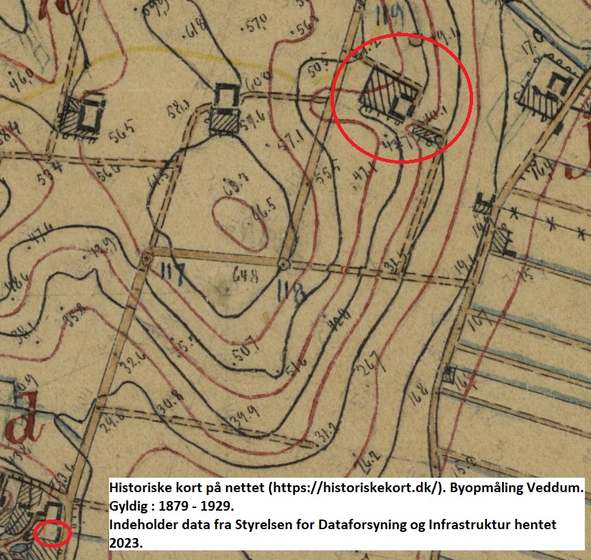 I 1879-1929 er der kun et hus på Hyltvej 13 og en firlænget gård i Rønholt. Historiske kort på nettet (https://historiskekort.dk/). Byopmåling Veddum. Gyldig : 1879 - 1929. Indeholder data fra Styrelsen for Dataforsyning og Infrastruktur hentet 2023.
