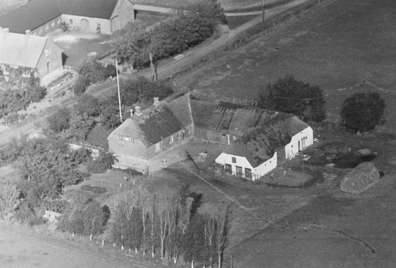 Rønholtvej 36
1948 - 52 Aalborg Luftfoto; Det Kgl. Bibliotek.
http://www5.kb.dk/danmarksetfraluften/images/luftfo/2011/maj/luftfoto/object1642896