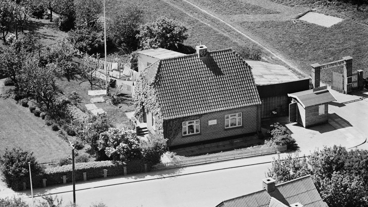 Indgang til idrætspladsen 1959 Sylvest Jensen Luftfoto; Det Kgl. Bibliotek.