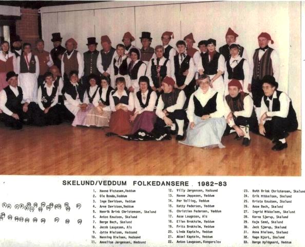 Skelund Veddum Folkedansere 1982 - 1983. Underviser Anna Nielsen.