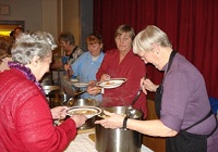 fællesspisningen i kulturhuset Veddum sal. hvor vi fik suppe med Veddumboller