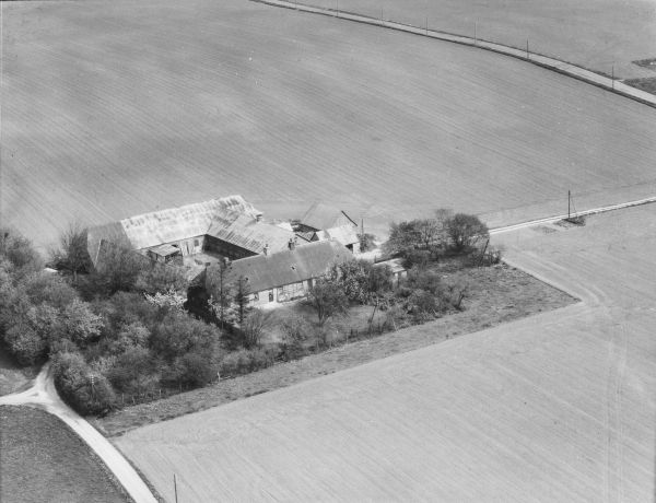 Hos Axel Jellesen 1972 Sylvest Jensen Luftfoto;  Det Kgl. Bibliotek https://www.kb.dk/danmarksetfraluften/images/luftfo/2011/maj/luftfoto/object2029160