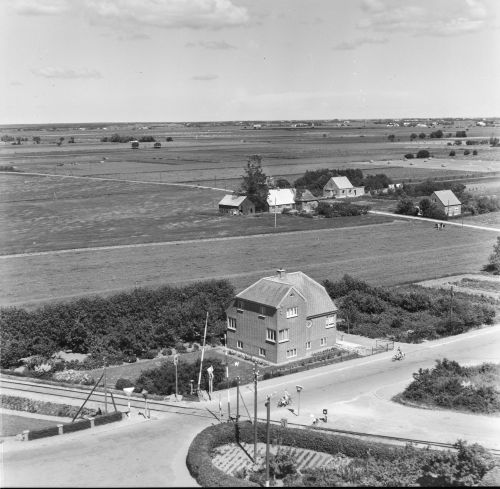 Hos Anders Thorsen 1955 Sylvest Jensen Luftfoto;  Det Kgl. Bibliotek https://www.kb.dk/danmarksetfraluften/images/luftfo/2011/maj/luftfoto/object1891602