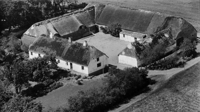  1948-1952 Aalborg Luftfoto;  Det Kgl. Bibliotek http://www5.kb.dk/danmarksetfraluften/images/luftfo/2011/maj/luftfoto/object1635177