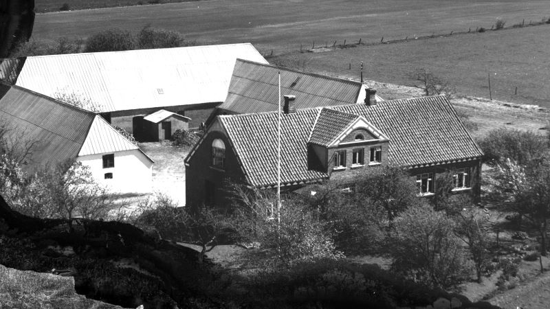 Møgelholtvej 13
1951 Sylvest Jensen Luftfoto; Det Kgl. Bibliotek.
http://www5.kb.dk/danmarksetfraluften/images/luftfo/2011/maj/luftfoto/object563359