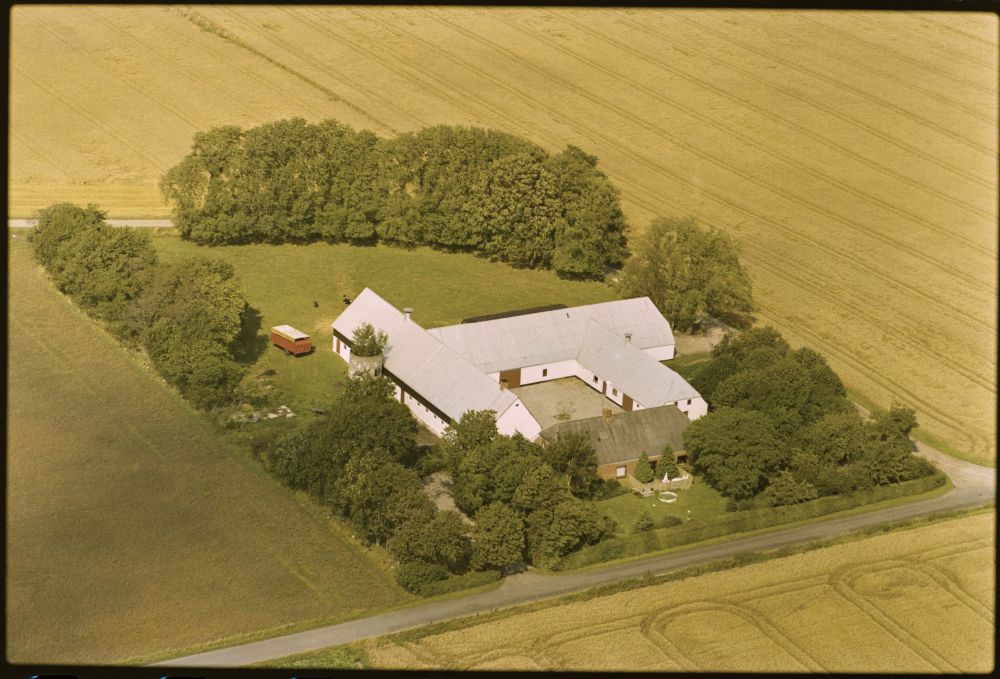  1989 Ariel/Dansk Luftfoto;  Det Kgl. Bibliotek https://www.kb.dk/danmarksetfraluften/images/luftfo/2011/maj/luftfoto/object2095886