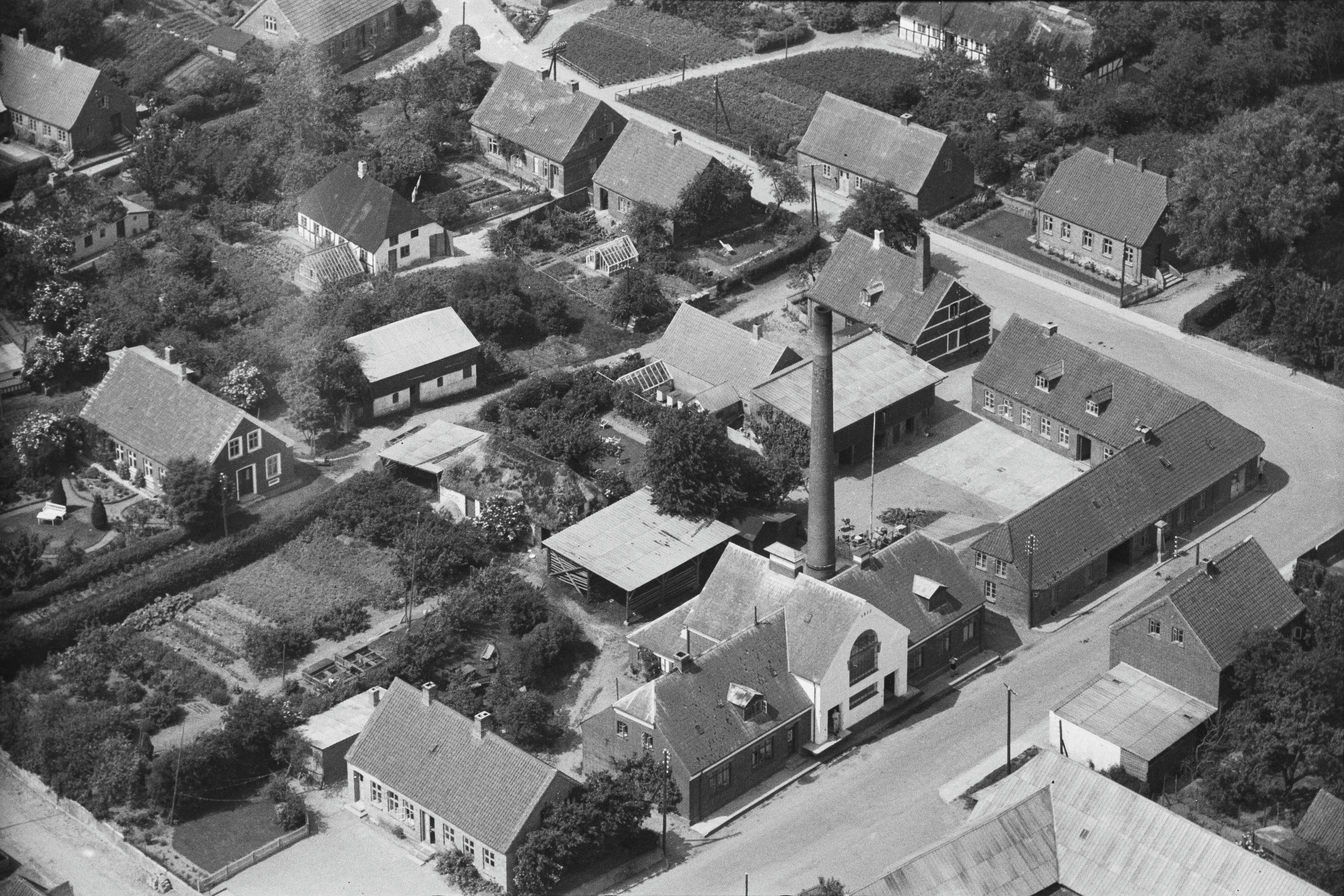 1946 Sylvest Jensen Luftfoto; Det Kgl. Bibliotek.
https://www.kb.dk/danmarksetfraluften/images/luftfo/2011/maj/luftfoto/object1300009