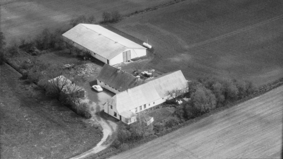 Hos Juul Pedersen 1972 Sylvest Jensen Luftfoto;  Det Kgl. Bibliotek https://www.kb.dk/danmarksetfraluften/images/luftfo/2011/maj/luftfoto/object2026792