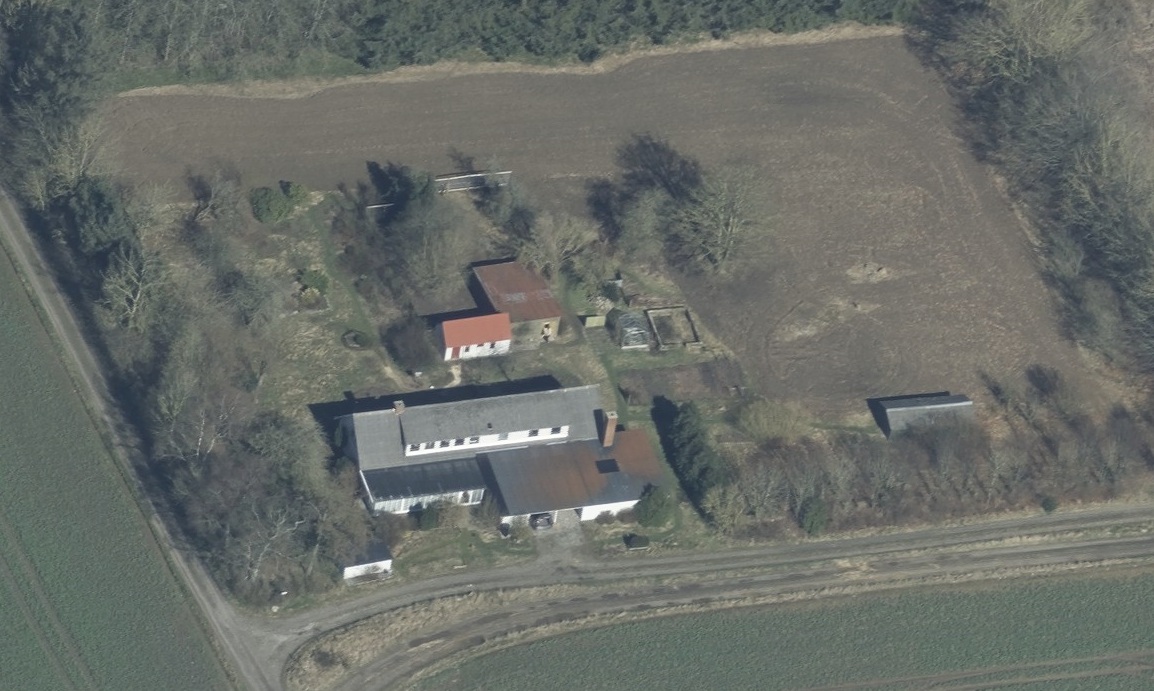 Skråfoto 2023 fra Styrelsen for Dataforsyning og Effektivisering, CC BY 4.0, hentet jun. 2025. https://skraafoto.dataforsyningen.dk/?center=571299.62%2C6293863.45&item=2023_81_06_2_0008_00000817&year=2023&orientation=north